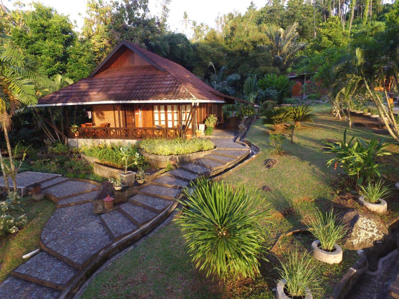 Lumbalumba - Manado